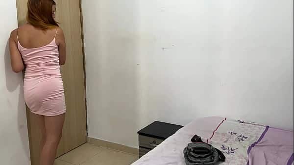 Encuentro a mi culona latina hermanastra robandome dinero, a cambio de acusarla con nuestros padrastros me deja meterle mi enorme polla en su estrecho culo hasta darle toda mi rica leche.